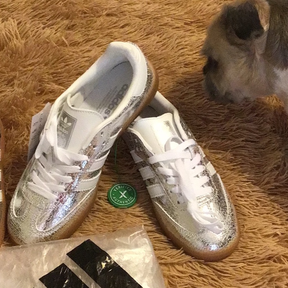 Adidas Women's Metallic Silver 👟